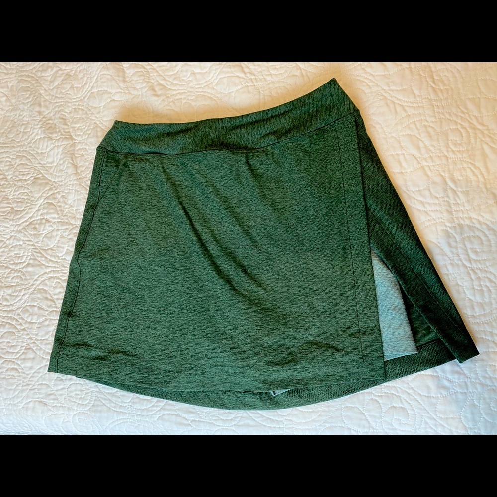 Outdoor Voices Court Skort - green/blue